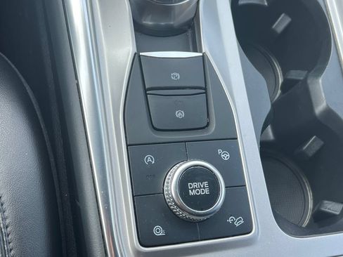 Used 2020 Ford Explorer Platinum w/ Premium Technology Package AWD/4WD image 38