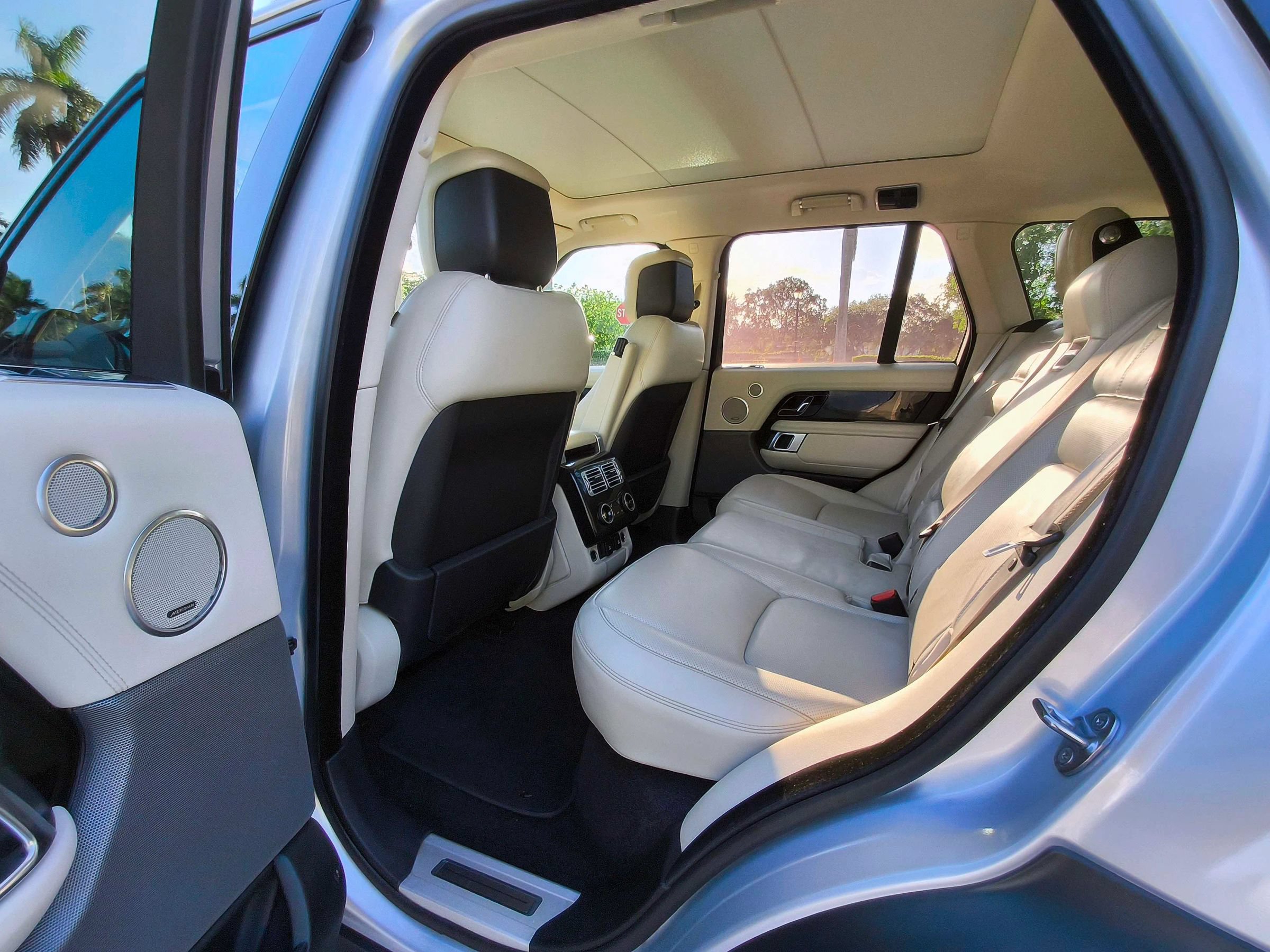 Used 2019 Land Rover Range Rover Supercharged AWD/4WD image 11