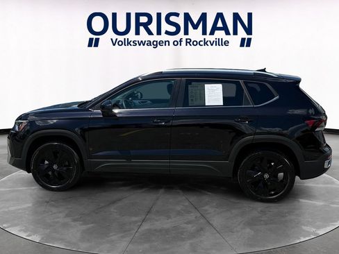 Used 2025 Volkswagen Taos SE w/ Black Wheel Package FWD image 3