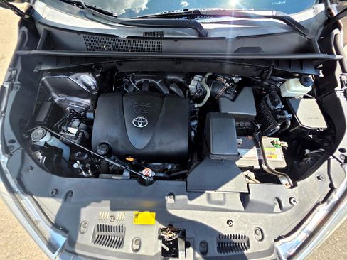 Used 2018 Toyota Highlander LE image 23