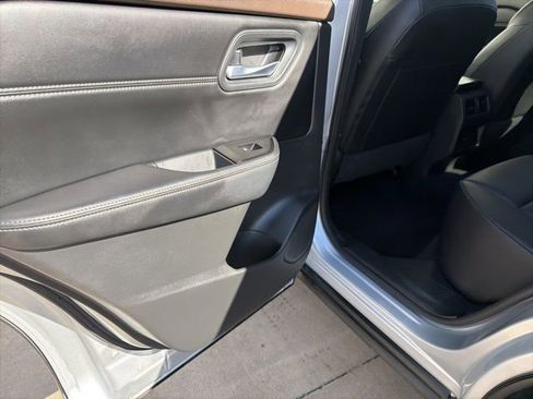 Used 2023 Nissan Rogue SV w/ SV Premium B Package image 11