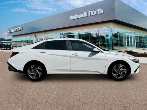 New 2025 Hyundai Elantra Limited FWD image 9