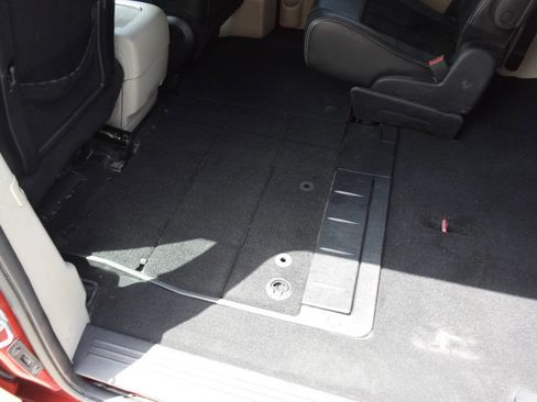 Used 2015 Dodge Grand Caravan SXT image 29