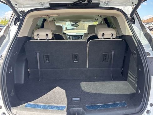 Used 2023 Buick Enclave Essence image 7