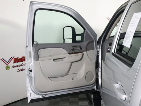 Used 2014 GMC Sierra 3500 SLT w/ SLT Convenience Package image 30