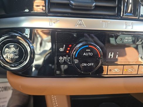 New 2026 Nissan Pathfinder Platinum image 21