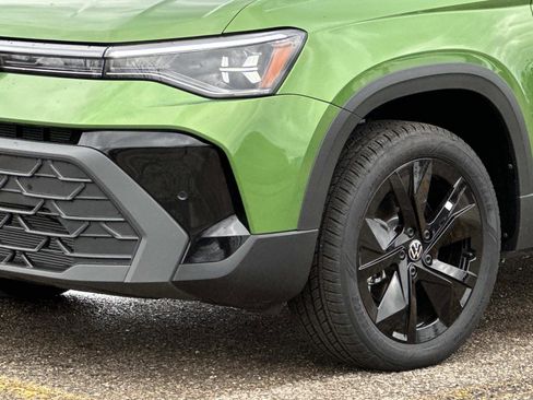 New 2026 Volkswagen Taos SE image 8