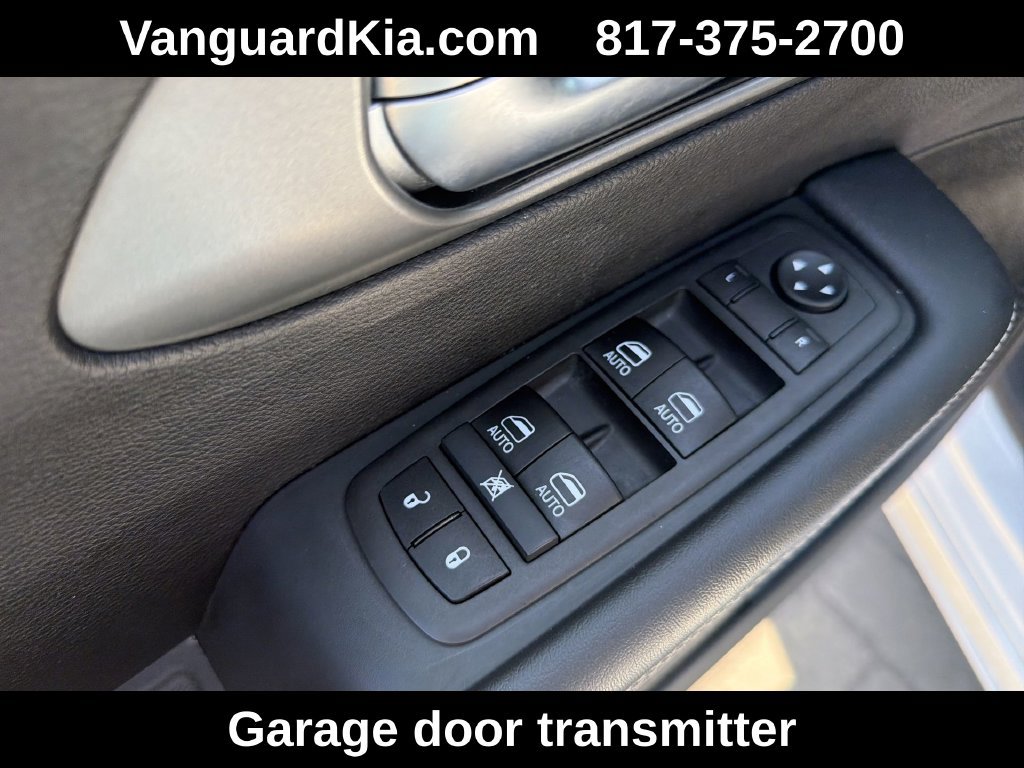 Used 2025 Chrysler Pacifica Select FWD image 17