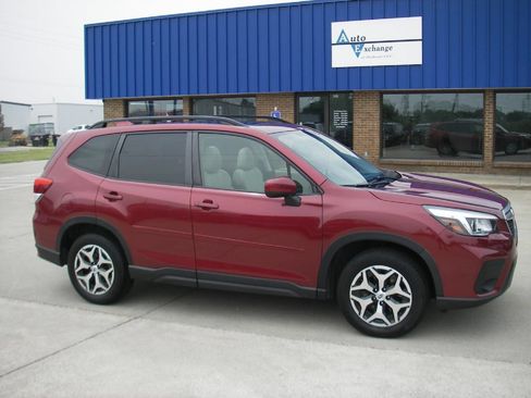 Used 2020 Subaru Forester Premium AWD/4WD image 3