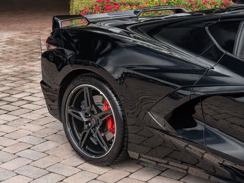 Used 2021 Chevrolet Corvette Stingray Premium Cpe w/ Z51 Performance Package RWD image 17
