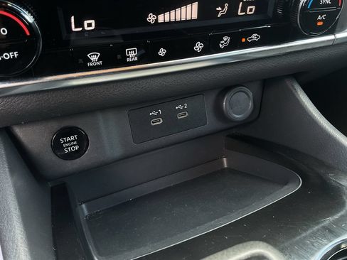 Used 2025 Nissan Rogue SV FWD image 29