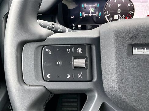 Used 2025 Land Rover Defender 130 X-Dynamic SE AWD/4WD image 19