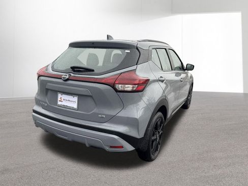 Used 2023 Nissan Kicks SR w/ SR Premium Package FWD image 4