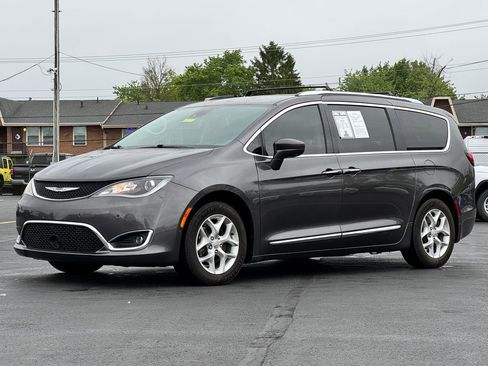 Used 2019 Chrysler Pacifica Touring-L Plus w/ Advanced Safetytec Group FWD image 3