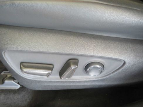 Used 2020 Toyota Highlander XLE FWD image 17