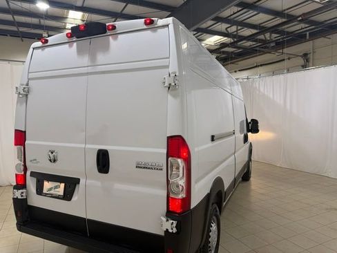 Used 2025 RAM ProMaster 2500 w/ Convenience Group FWD image 6
