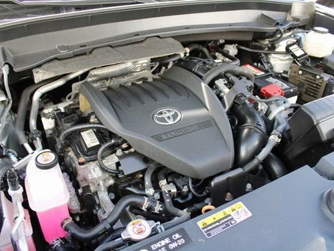 Used 2024 Toyota Grand Highlander AWD image 12