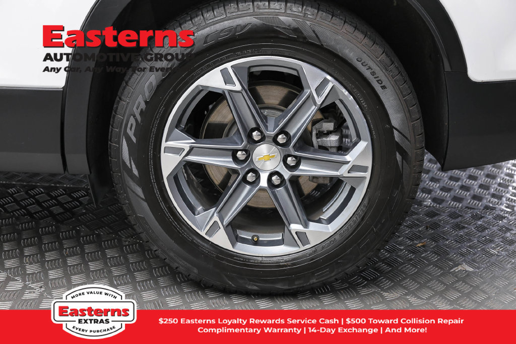Used 2025 Chevrolet Blazer LT FWD image 9