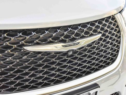 New 2026 Chrysler Pacifica Pinnacle w/ Trailer Tow Group image 9