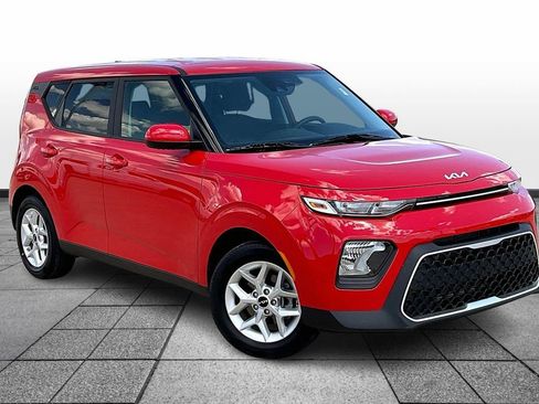Certified 2022 Kia Soul LX w/ Technology Package image 1
