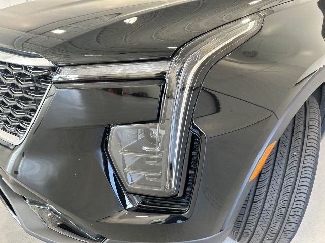 Used 2025 Cadillac XT4 Premium Luxury w/ Cold Weather Package AWD/4WD image 5