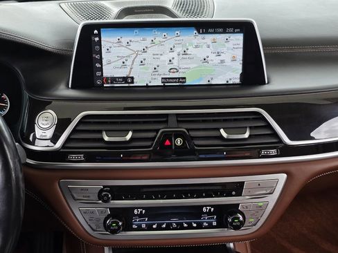 Used 2018 BMW 750i image 14