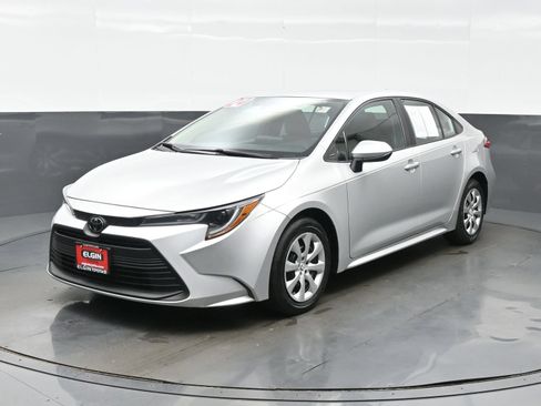 Used 2024 Toyota Corolla LE FWD image 2