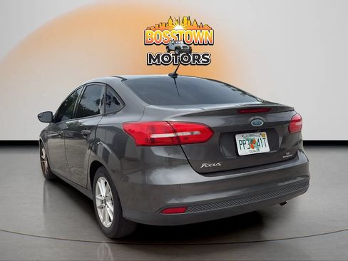 Used 2016 Ford Focus SE FWD image 5