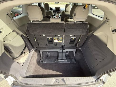 Used 2022 Toyota Sienna LE FWD image 11