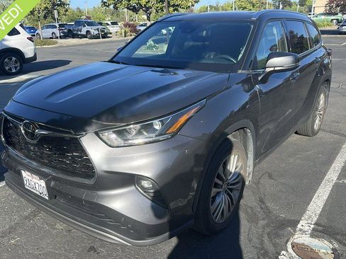 Used 2022 Toyota Highlander Platinum AWD/4WD image 1