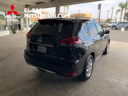Used 2020 Nissan Rogue SV image 3