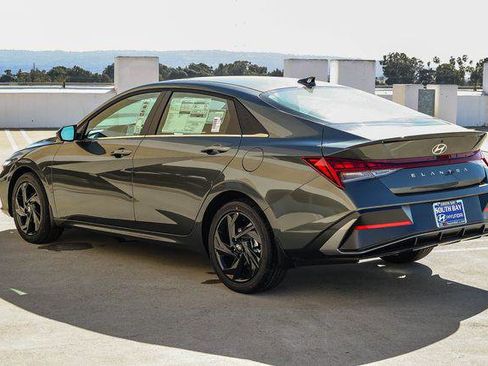 New 2026 Hyundai Elantra SEL Sport Premium FWD image 4