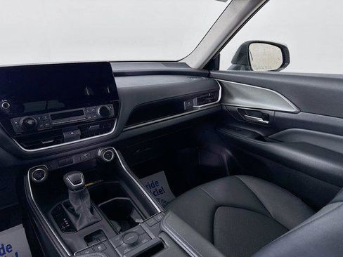 Certified 2025 Toyota Grand Highlander AWD image 22