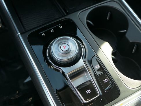 Used 2025 Kia Carnival SX Prestige image 22