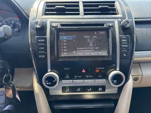 Used 2014 Toyota Camry L image 10