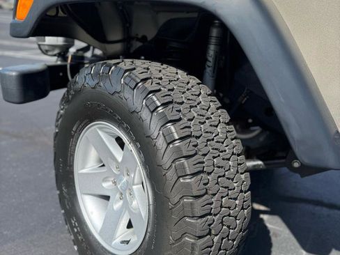 Used 2004 Jeep Wrangler Rubicon AWD/4WD image 9