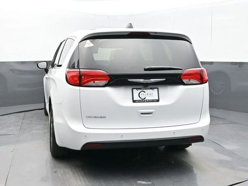 New 2025 Chrysler Voyager LX image 4