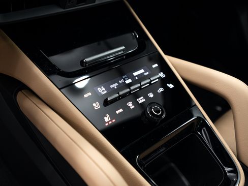 Certified 2026 Porsche Cayenne AWD/4WD image 15