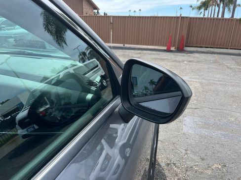 Used 2024 Nissan Rogue S AWD/4WD image 36