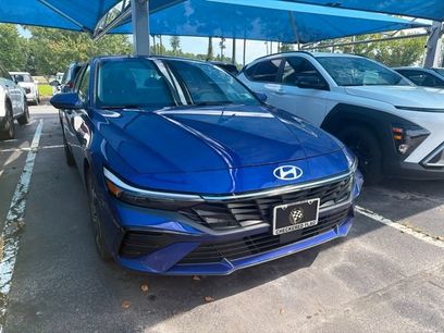 Used 2024 Hyundai Elantra SEL w/ Convenience Package
