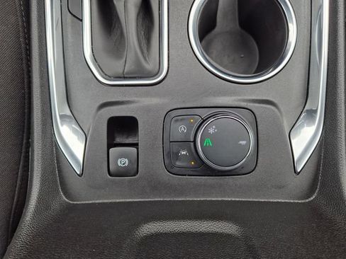 Used 2023 Chevrolet Traverse LT FWD image 36
