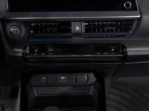 Used 2025 Toyota Prius XLE image 37