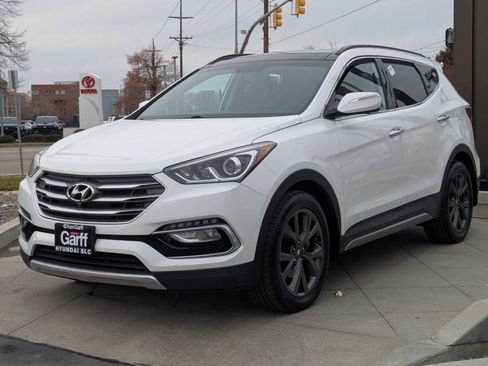 Used 2018 Hyundai Santa Fe Sport image 9