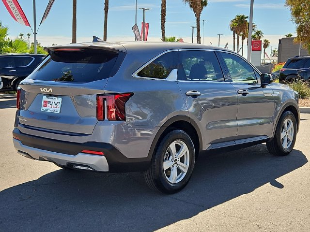 Used 2025 Kia Sorento LX FWD image 6