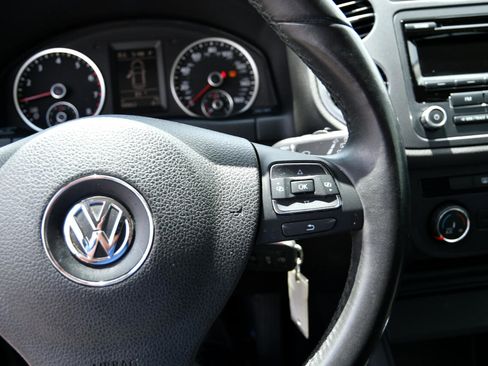 Used 2014 Volkswagen Tiguan S image 10