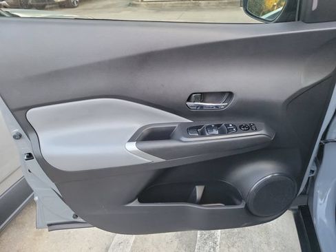 Used 2023 Nissan Kicks SR w/ SR Premium Package FWD image 12