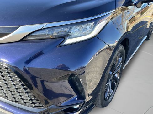 Used 2023 Toyota Sienna XSE image 9