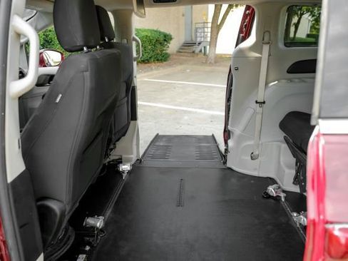 Used 2018 Chrysler Pacifica Touring Plus w/ Tire & Wheel Group image 34