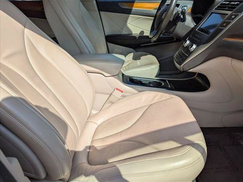 Used 2017 Lincoln MKC Select w/ Select Plus Package AWD/4WD image 21