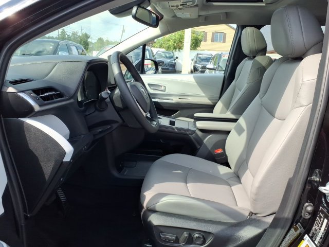 Certified 2026 Toyota Sienna XLE FWD image 18